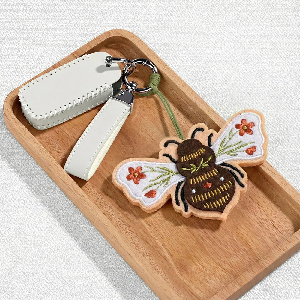 Botanical Bee HeartFelt Charm Card™ - Image 3